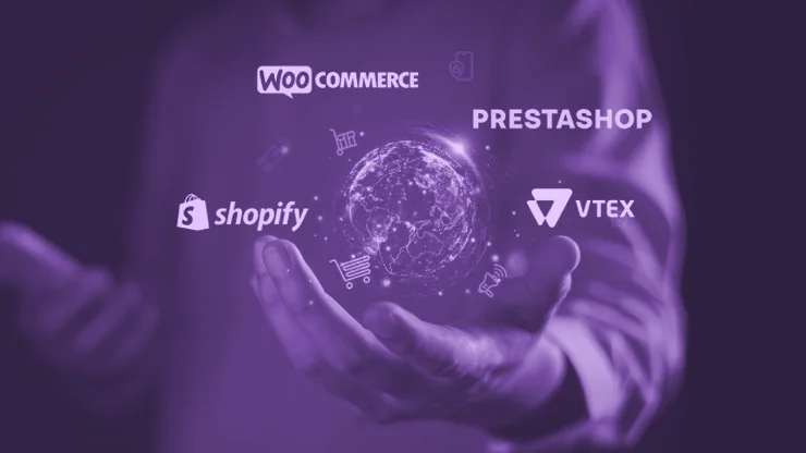 Una mano sostiene un globo digital rodeado de los logos de WooCommerce, PrestaShop, Shopify y VTEX