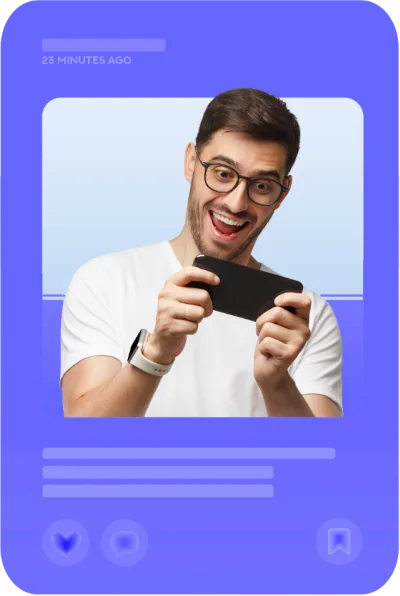 Creador jugando con el teléfono