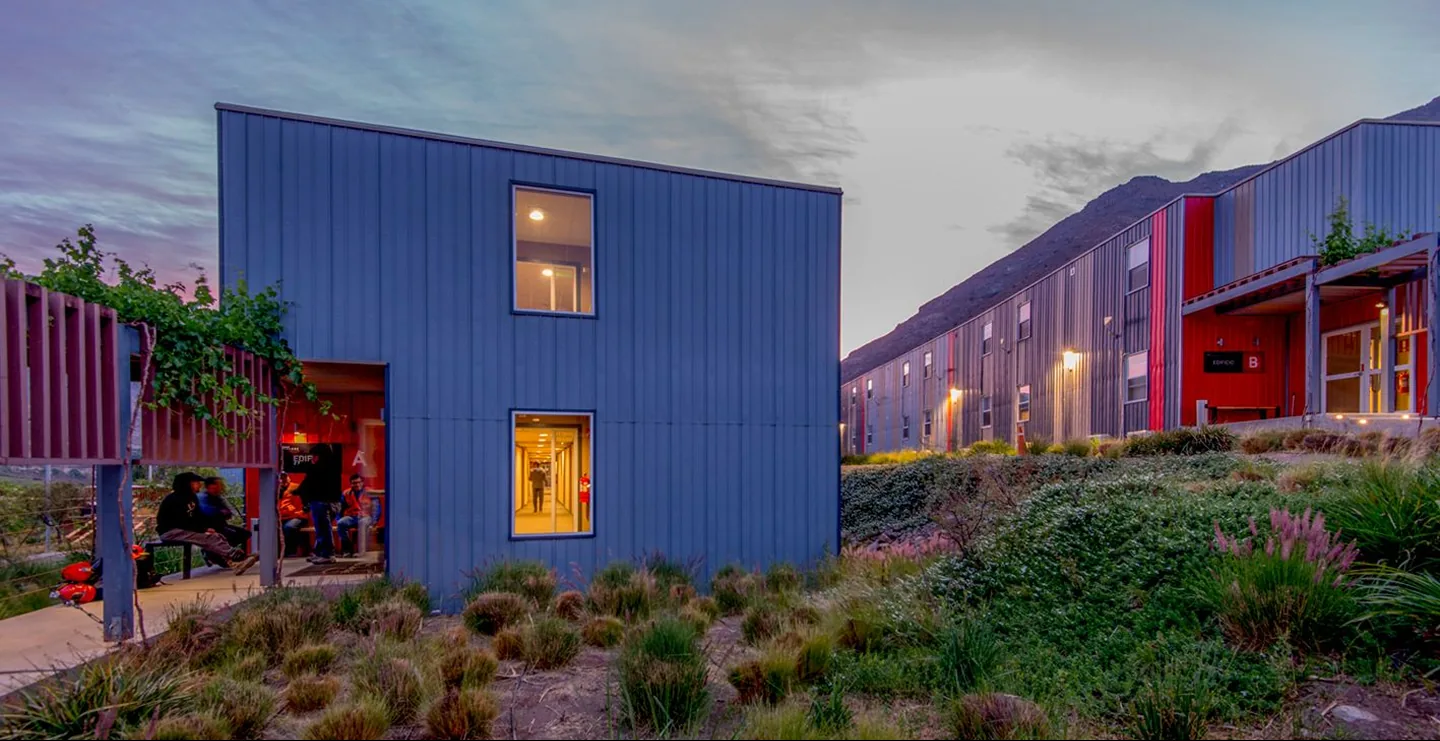 Viviendas modulares de Tecnofast al atardecer